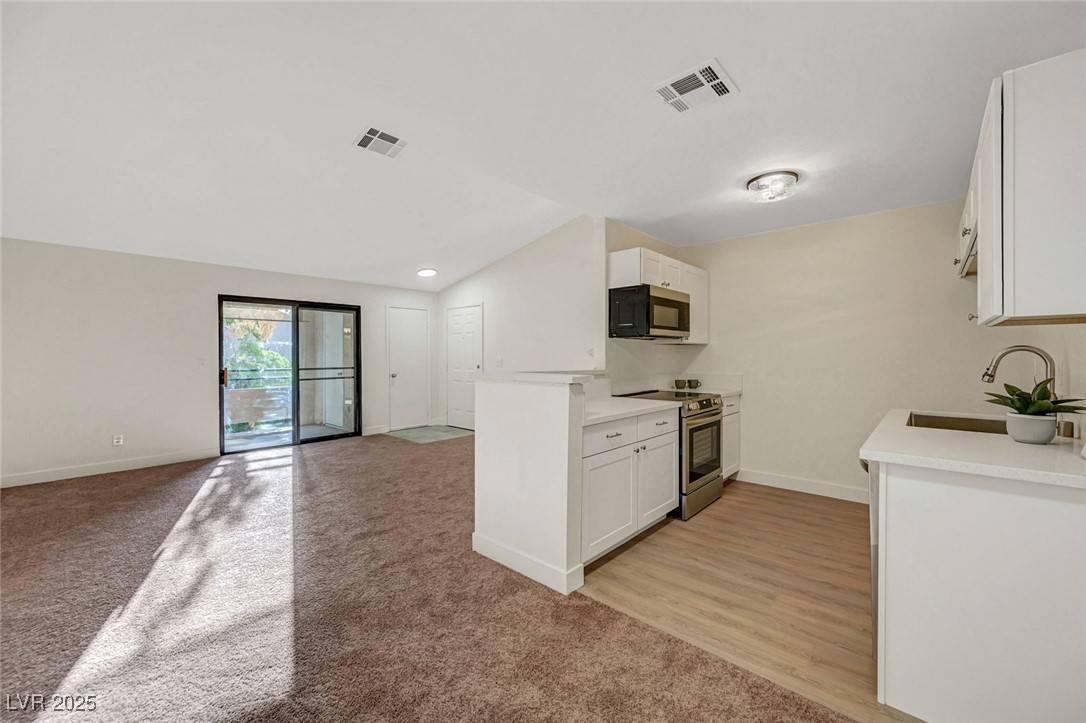 Las Vegas, NV 89118,5161 Lindell RD #206