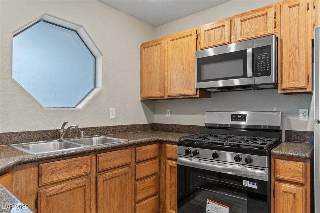 Las Vegas, NV 89118,5042 S Rainbow BLVD #206