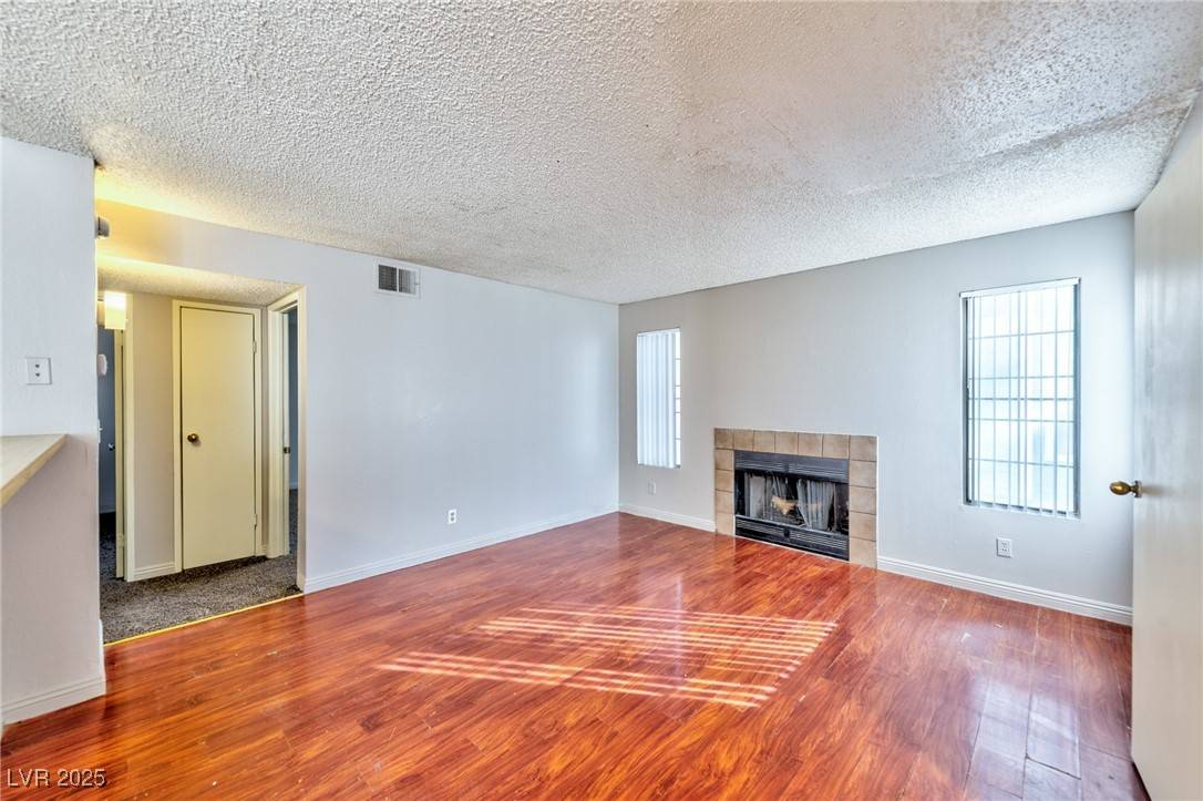 Las Vegas, NV 89115,1914 Dwarf Star DR #1028