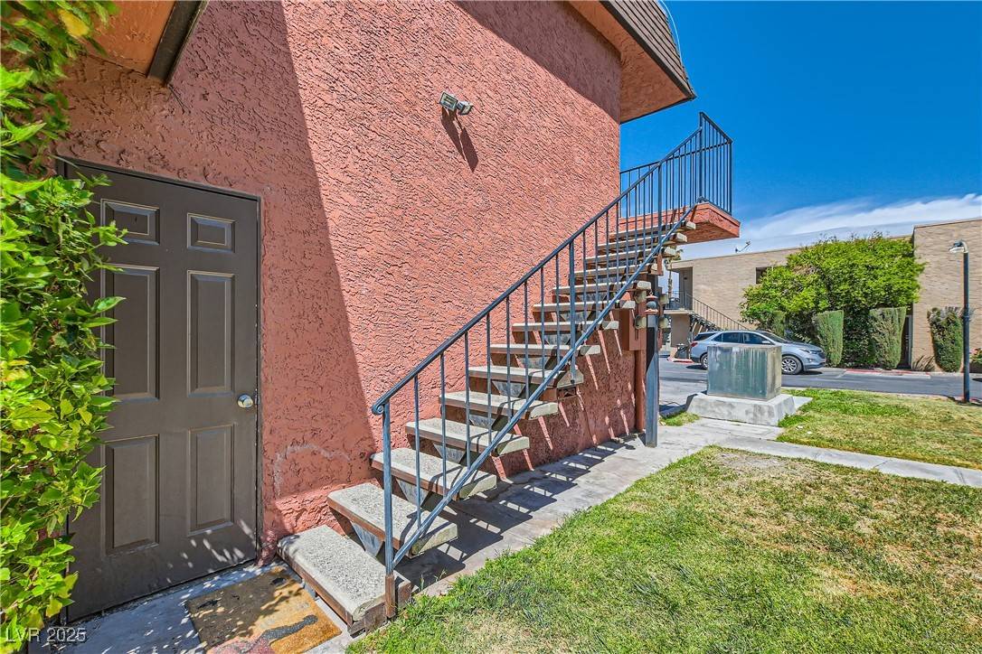 Las Vegas, NV 89169,4683 Monterey CIR #4