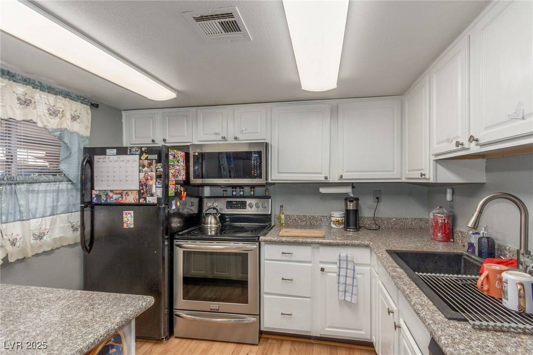 Las Vegas, NV 89103,5301 River Glen DR #205