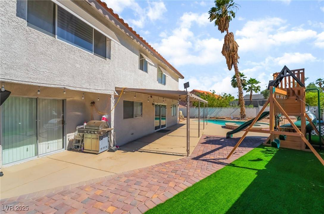Henderson, NV 89014,327 Fuente DR