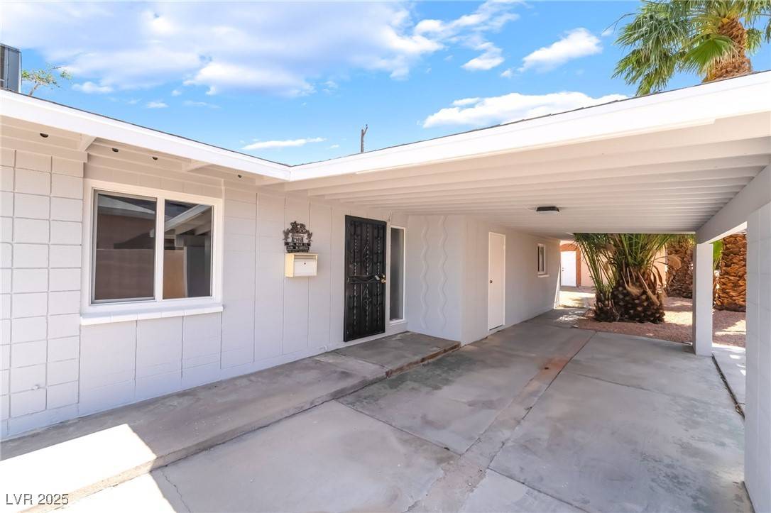 Las Vegas, NV 89169,2749 Del Mar PL