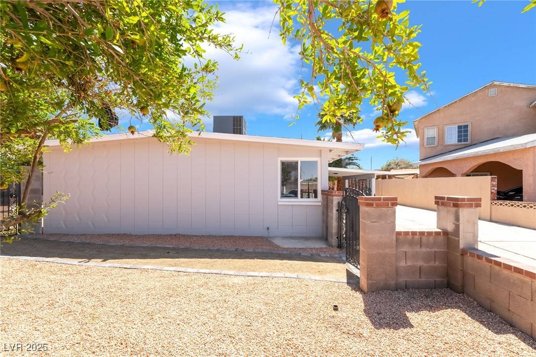 Las Vegas, NV 89169,2749 Del Mar PL