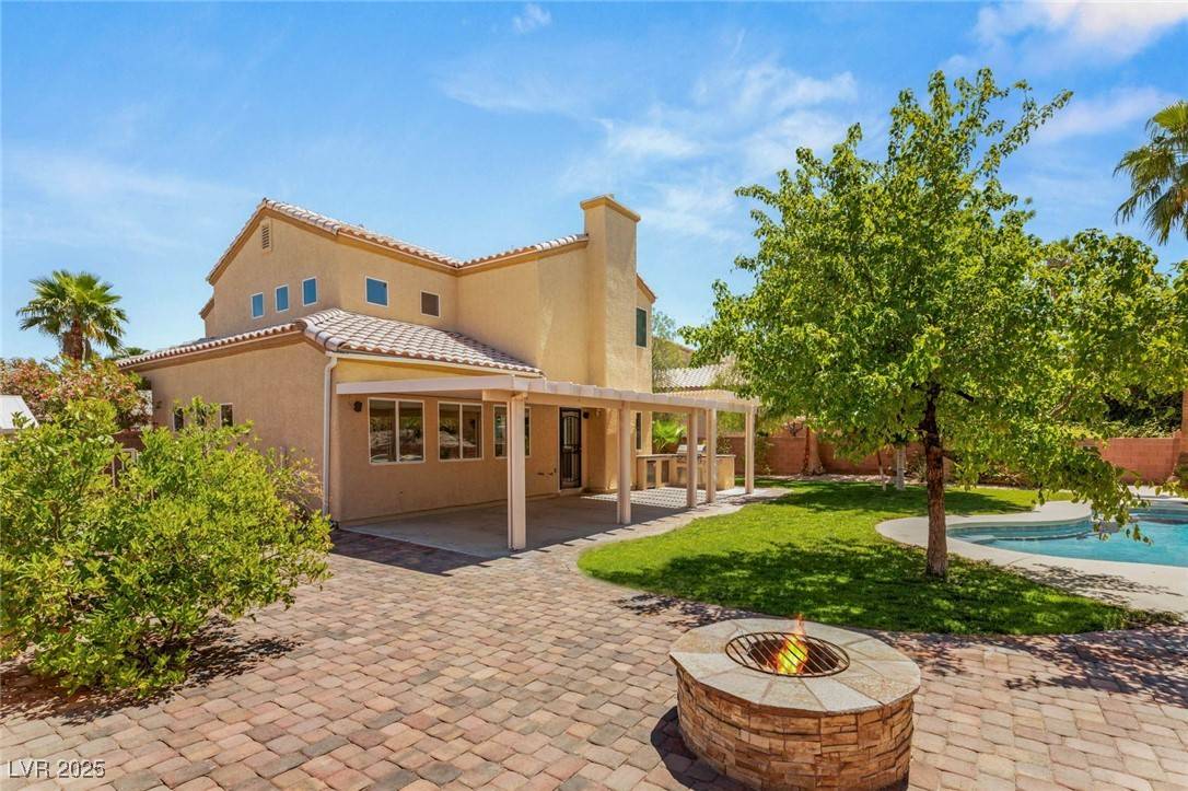 Henderson, NV 89012,215 SUNLIGHT PEAK ST