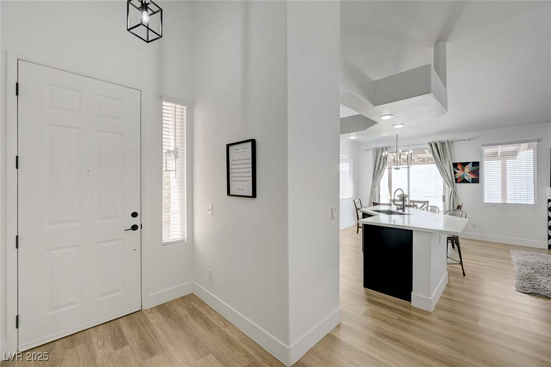 Henderson, NV 89074,201 Crown Imperial ST