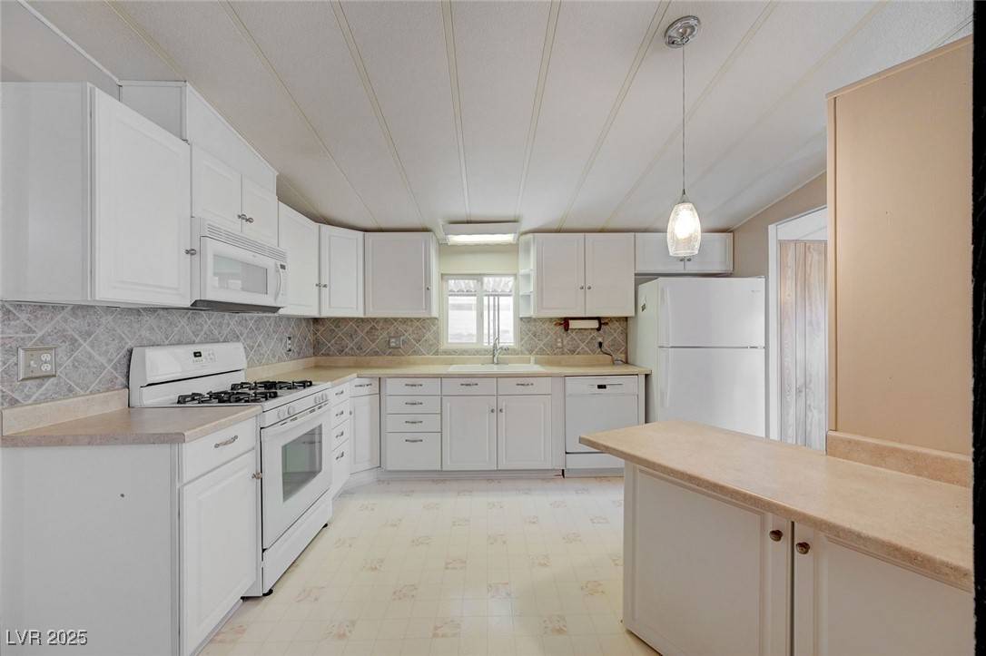 Boulder City, NV 89005,670 Mount Bona WAY