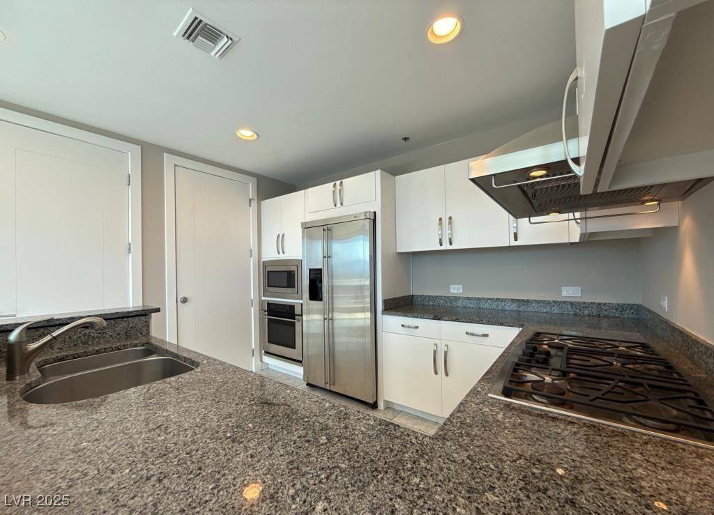 Las Vegas, NV 89103,4525 Dean Martin DR #2704