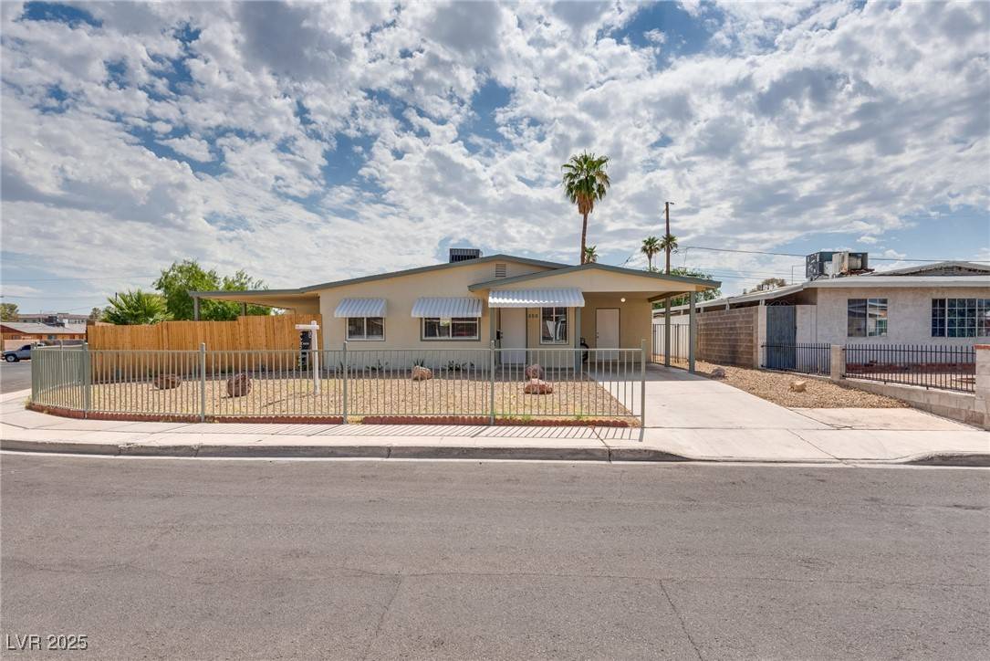 Las Vegas, NV 89107,600 Berry CIR