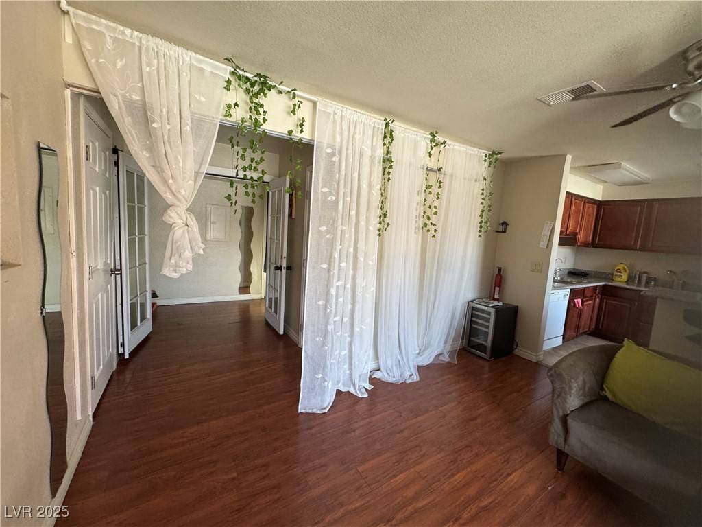 Las Vegas, NV 89103,5499 Indian River DR #356
