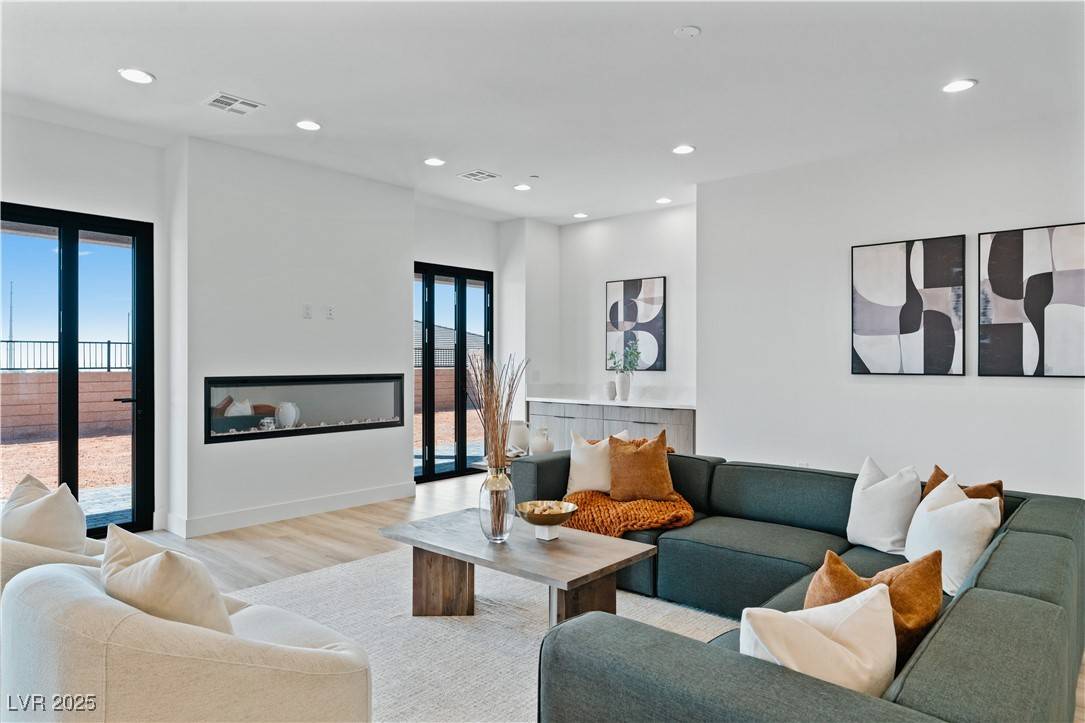 Henderson, NV 89015,332 S Milan ST