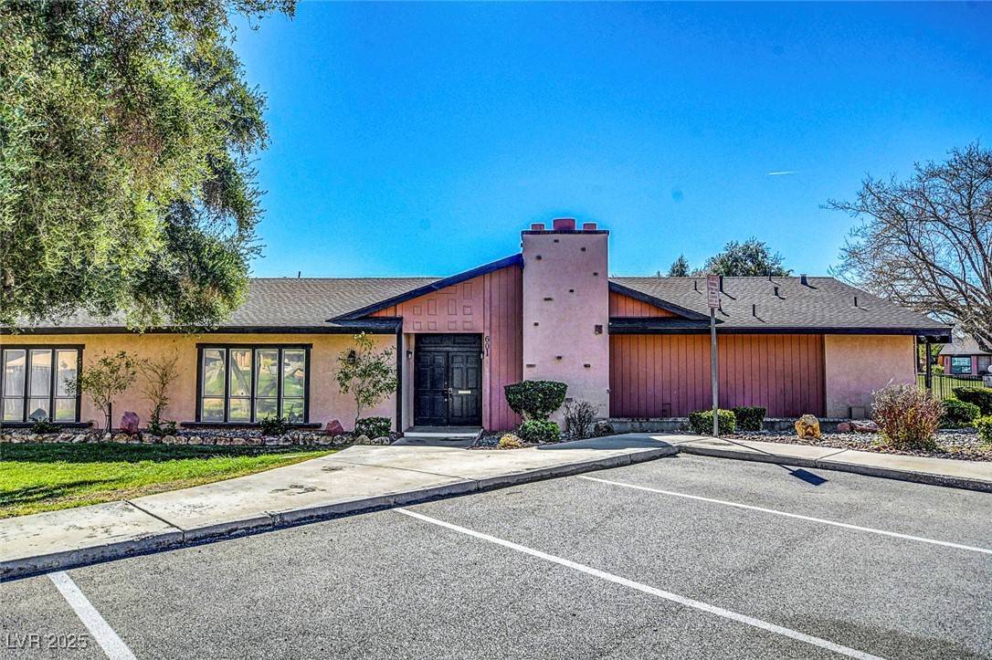 Las Vegas, NV 89107,4036 Nightingale CT