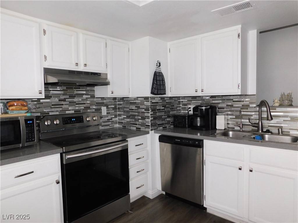 Las Vegas, NV 89115,2921 Country Manor LN #139
