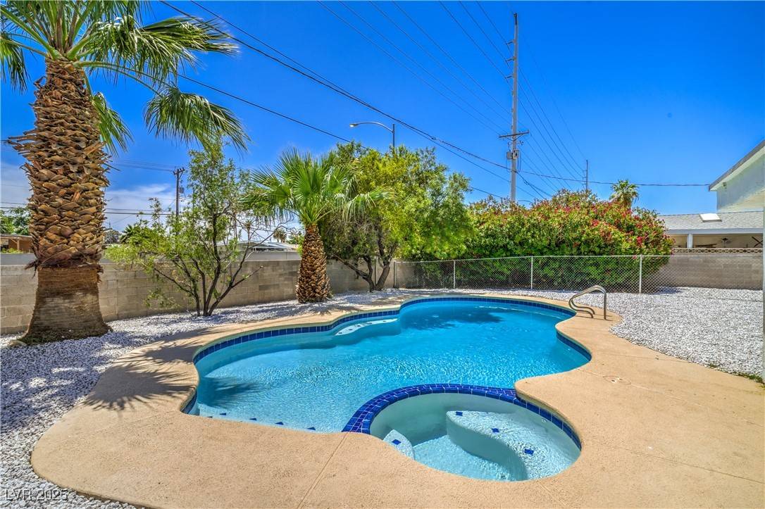 Las Vegas, NV 89142,5279 Consul AVE