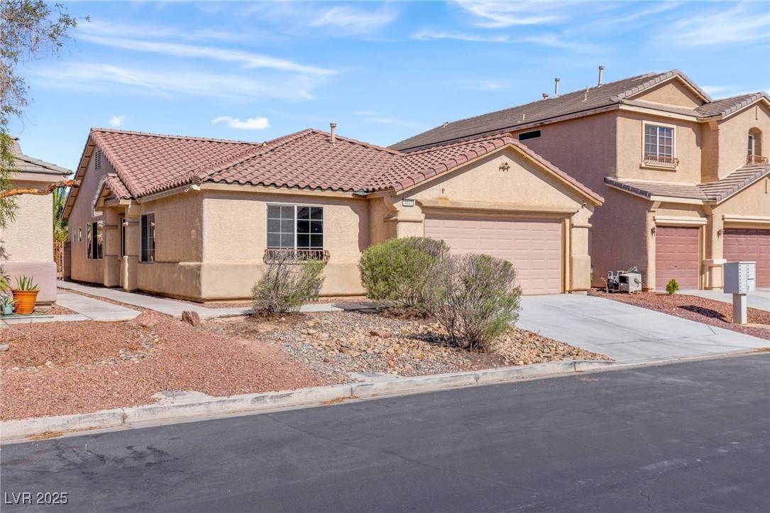 Las Vegas, NV 89122,4043 Lilac Creek CT