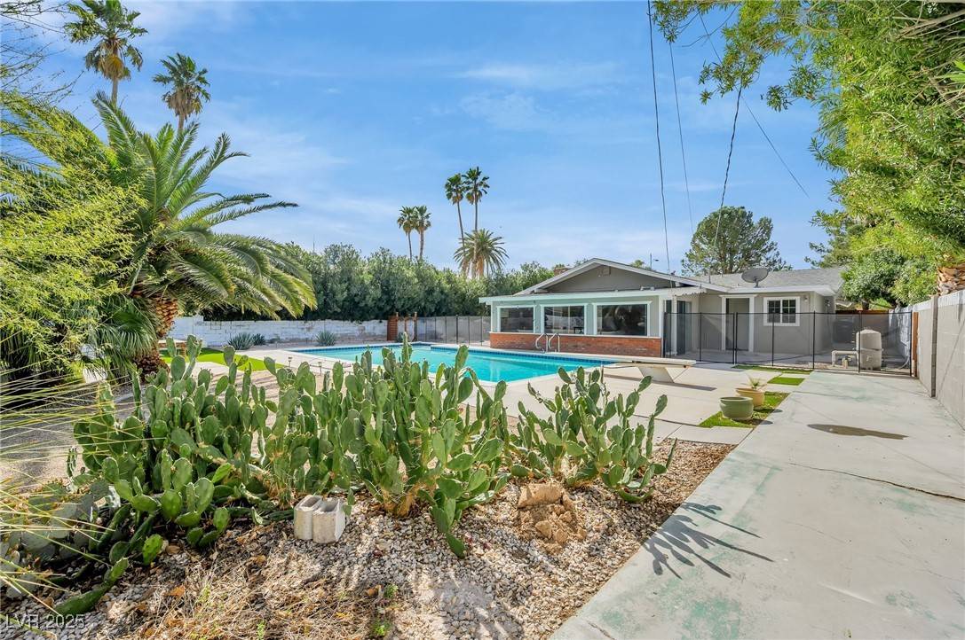 Las Vegas, NV 89102,2324 Laurie DR