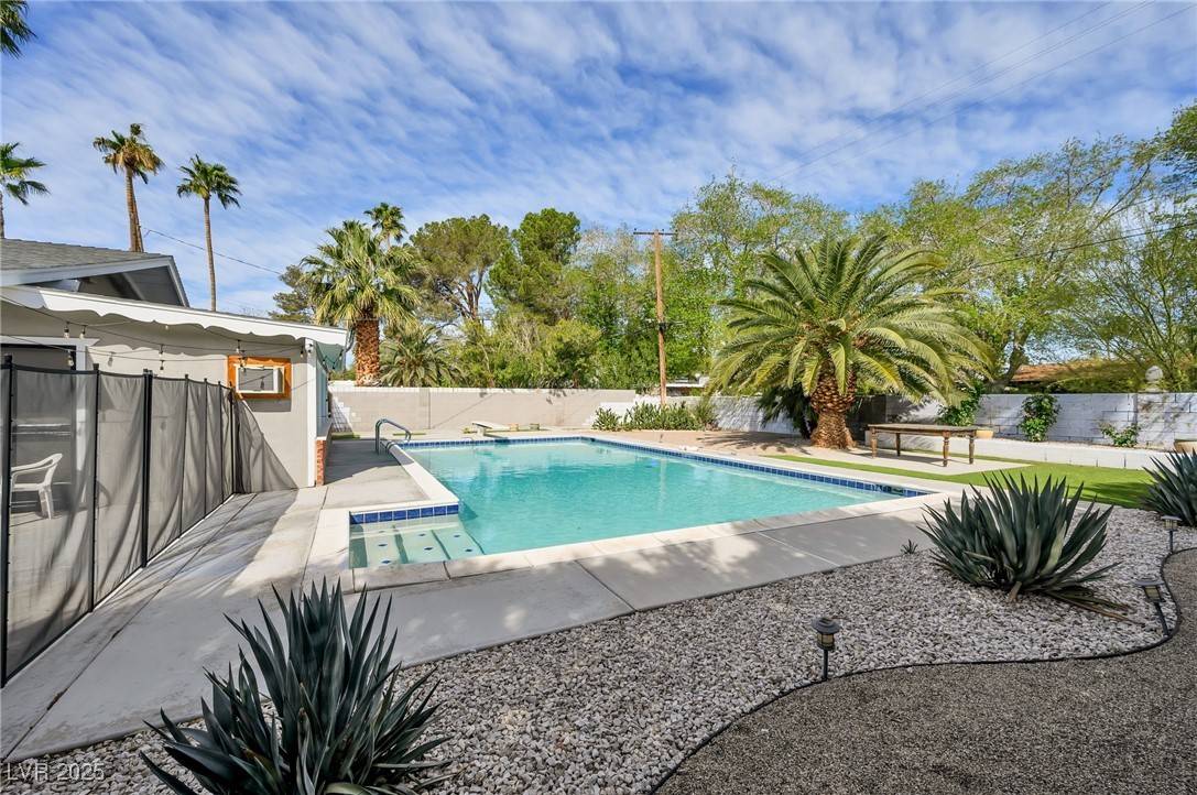 Las Vegas, NV 89102,2324 Laurie DR