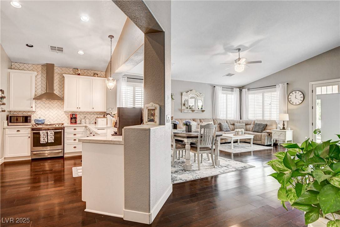 Henderson, NV 89002,703 Jane Eyre PL