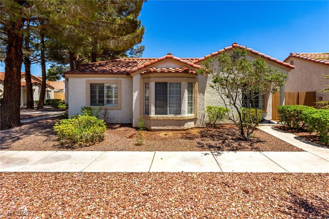 Las Vegas, NV 89108,5424 Geneive LN #105