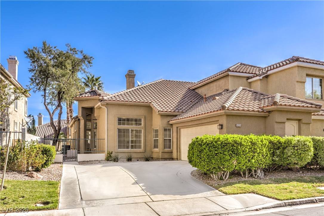Las Vegas, NV 89134,9220 Pitching Wedge DR