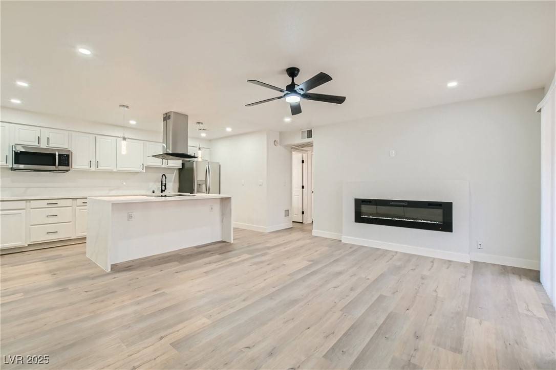Las Vegas, NV 89103,4330 Sandy River DR #86