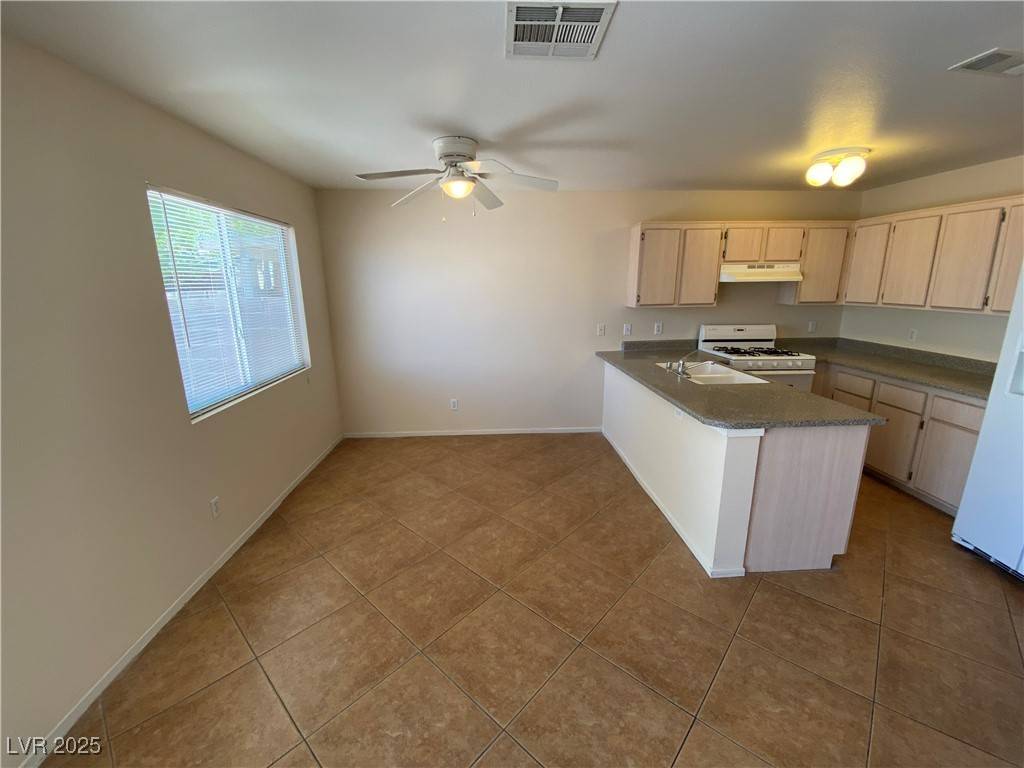 Las Vegas, NV 89115,3898 Blue Wave DR