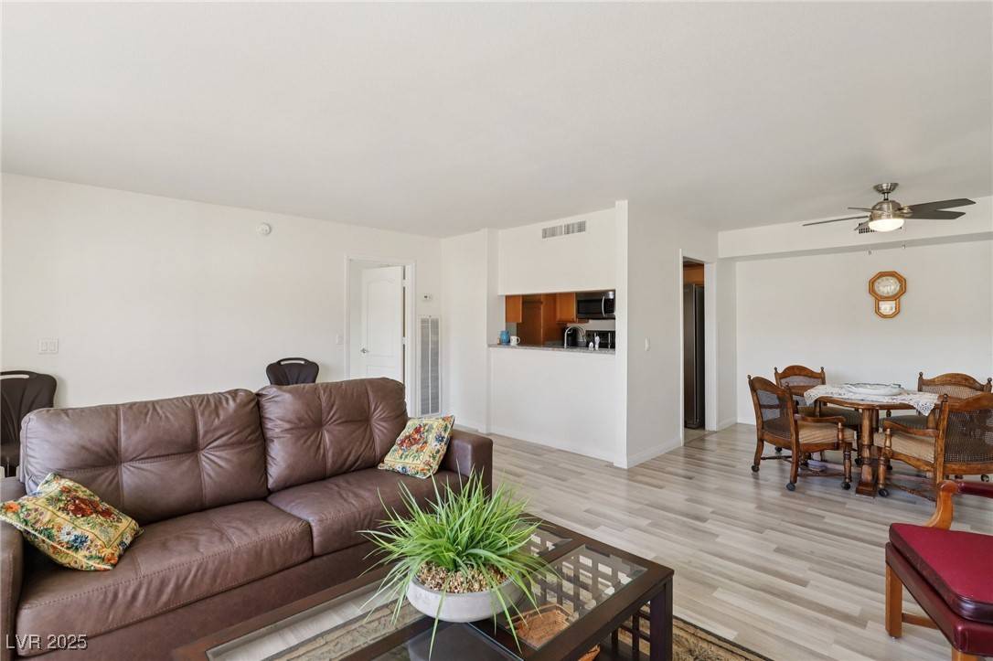 Las Vegas, NV 89109,2845 Loveland DR #3615