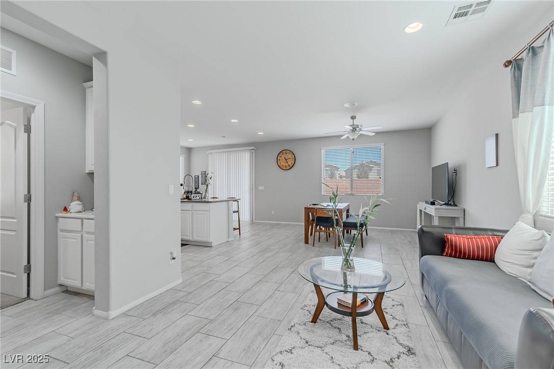 Las Vegas, NV 89122,6429 Joshuaville DR