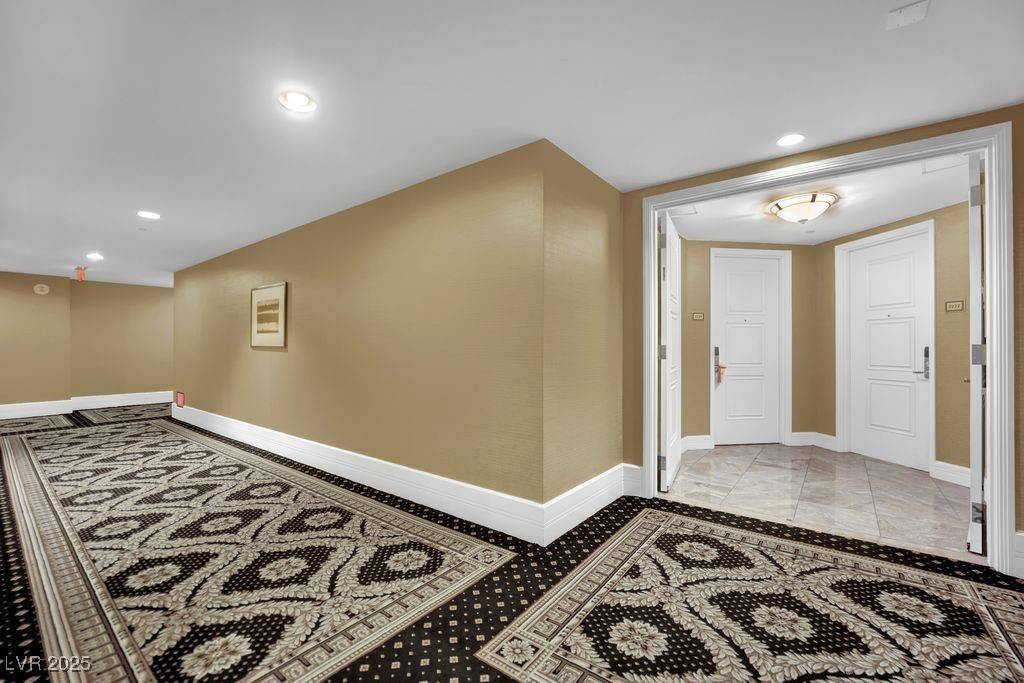 Las Vegas, NV 89109,2000 N Fashion Show DR #2222