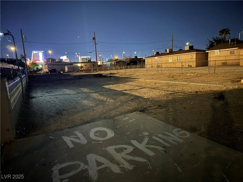 Las Vegas, NV 89106,211 W Monroe AVE