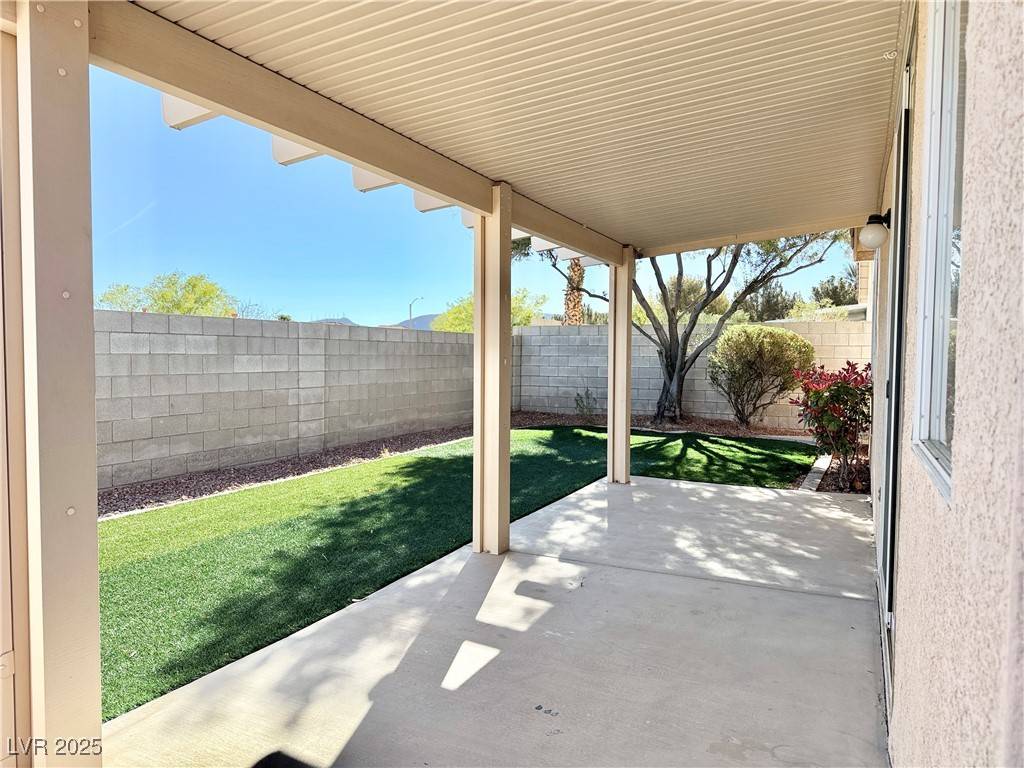 Henderson, NV 89052,338 Brilliant Summit CIR