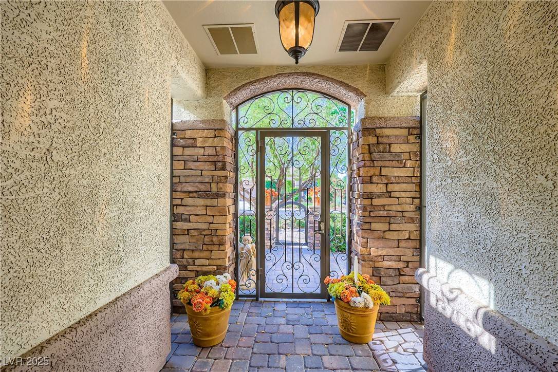 Henderson, NV 89052,1897 Holdenville ST