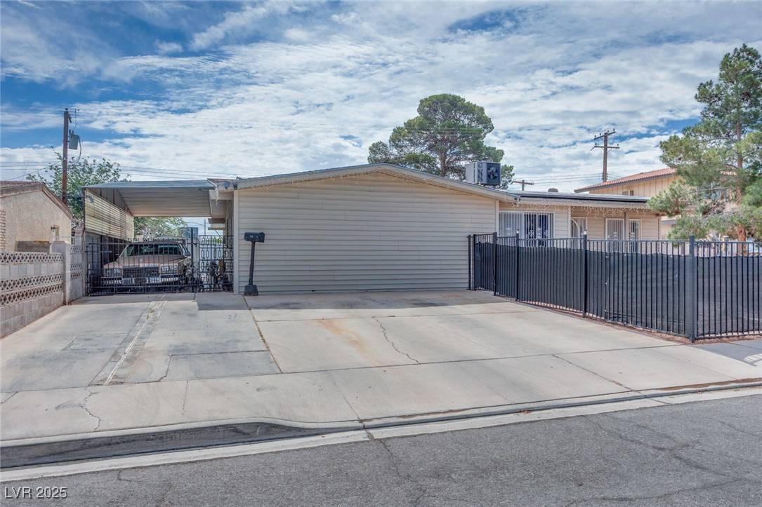 Las Vegas, NV 89107,224 Catalini ST