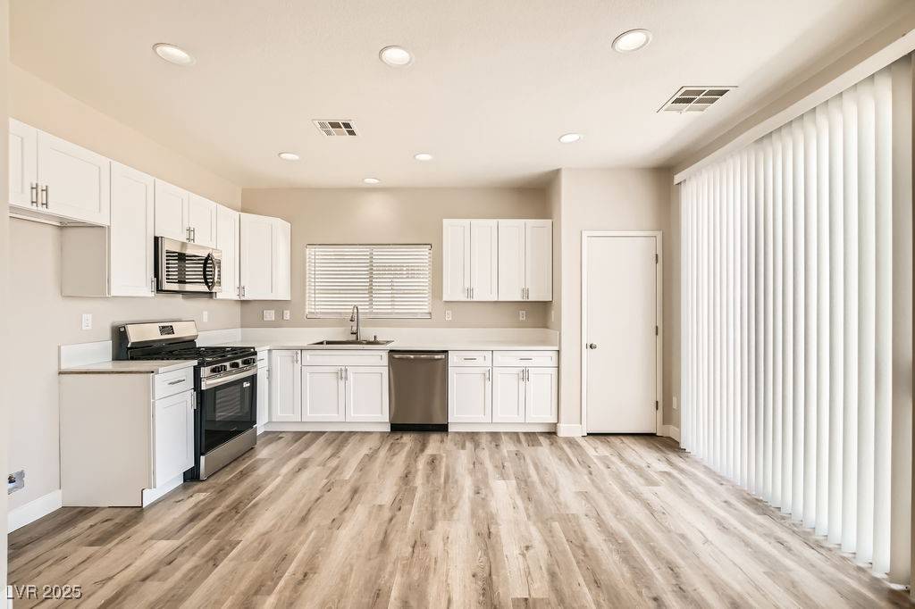 Las Vegas, NV 89115,4118 Beech Family ST
