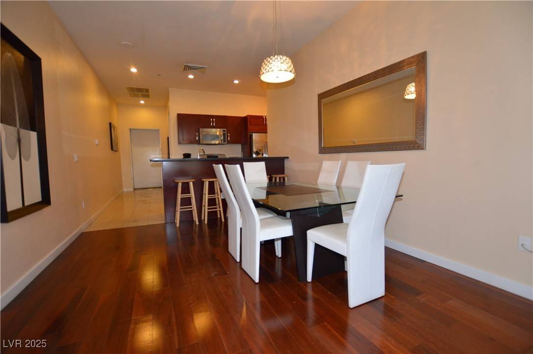 Las Vegas, NV 89103,4585 DEAN MARTIN DR #205