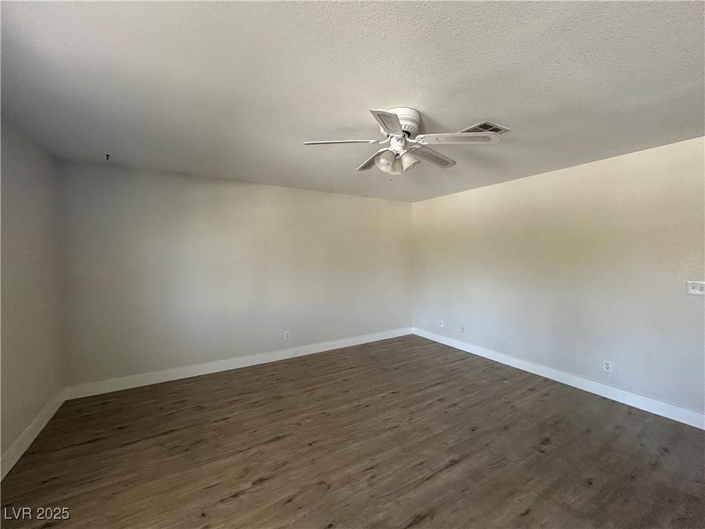 Las Vegas, NV 89117,8410 Eldora AVE #2037