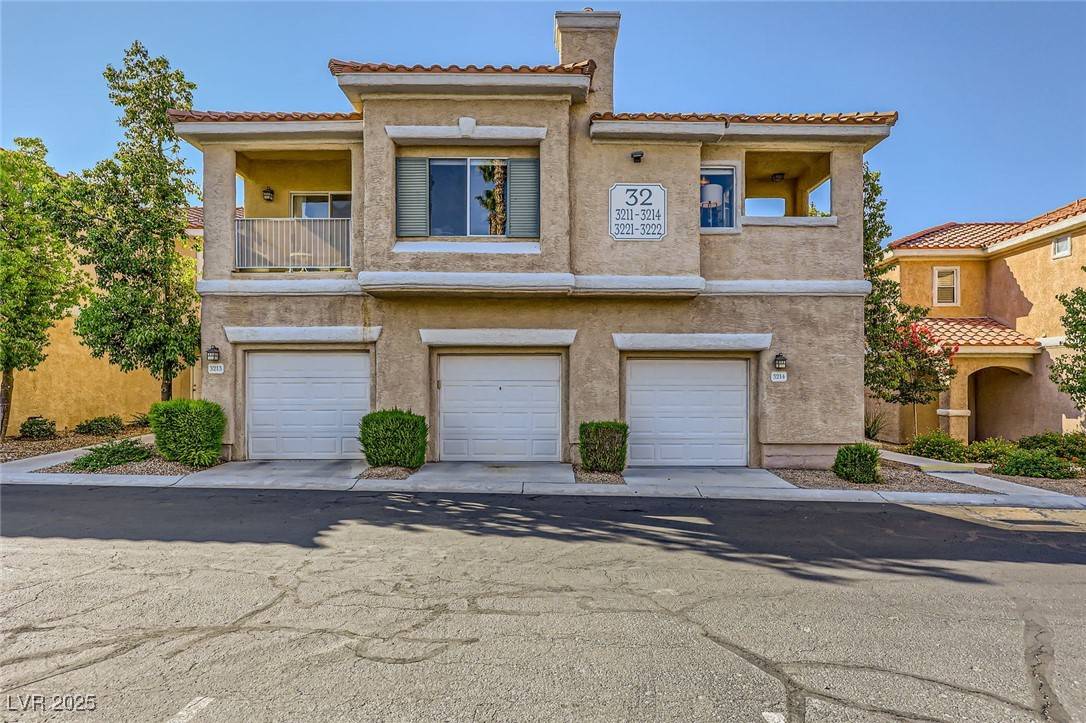 Henderson, NV 89012,251 S Green Valley Pkwy #3222