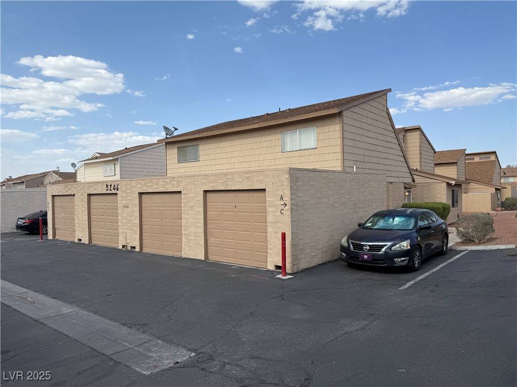 Las Vegas, NV 89119,5246 Golden LN #D