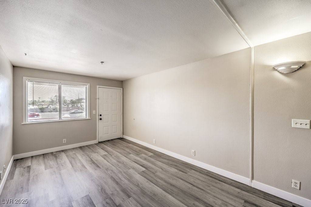 Las Vegas, NV 89119,1381 E University AVE #204