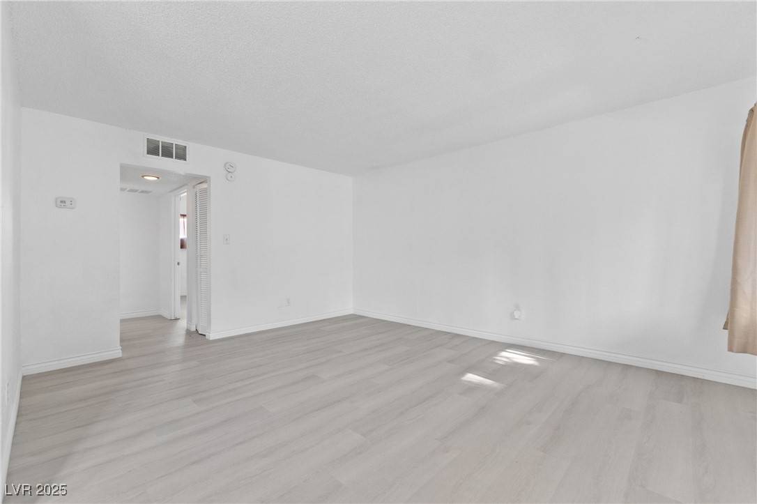 Las Vegas, NV 89109,350 E Desert Inn RD #D104