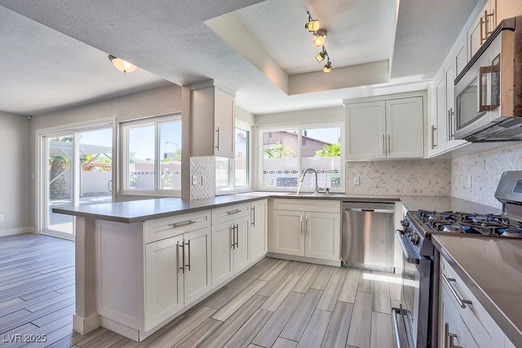 Las Vegas, NV 89103,6848 Groveview LN
