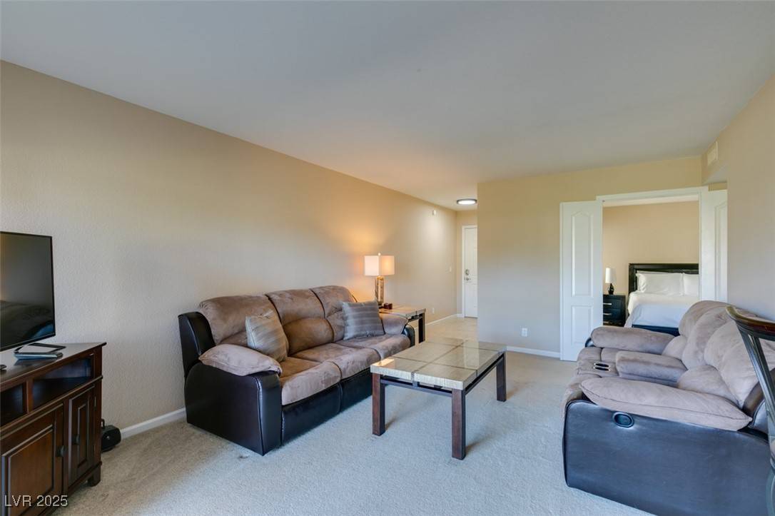 Las Vegas, NV 89109,668 Oakmont AVE #1715
