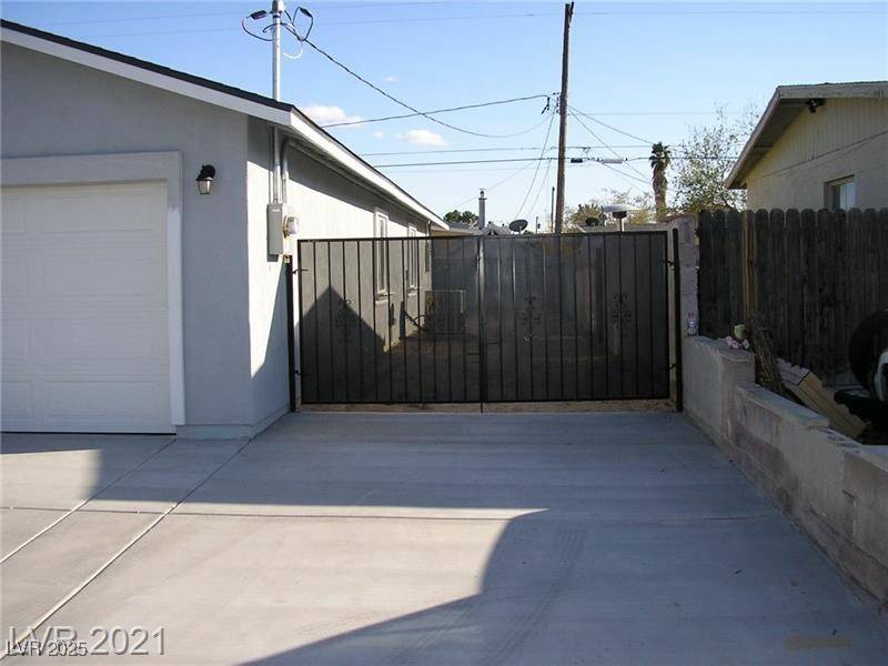 Las Vegas, NV 89121,4793 E Harmon AVE