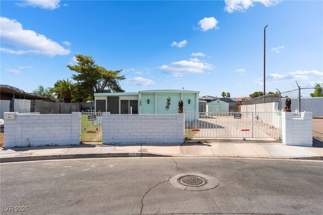 Las Vegas, NV 89110,199 Betty LN