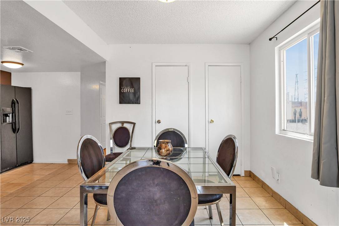 Las Vegas, NV 89103,4140 Solteros ST #2