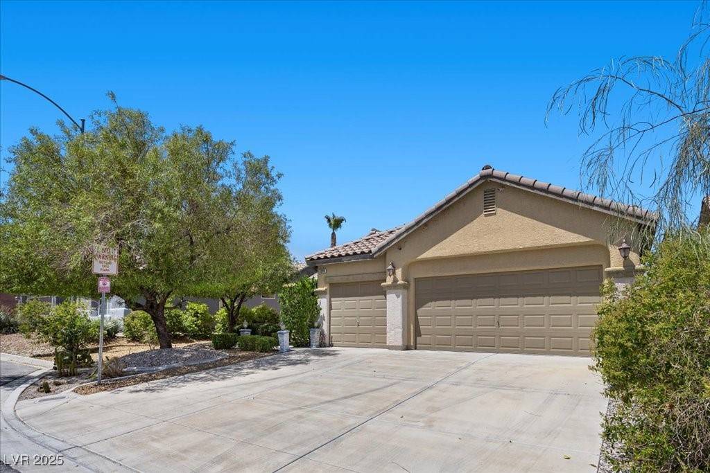Henderson, NV 89074,9233 Onyx Point CT