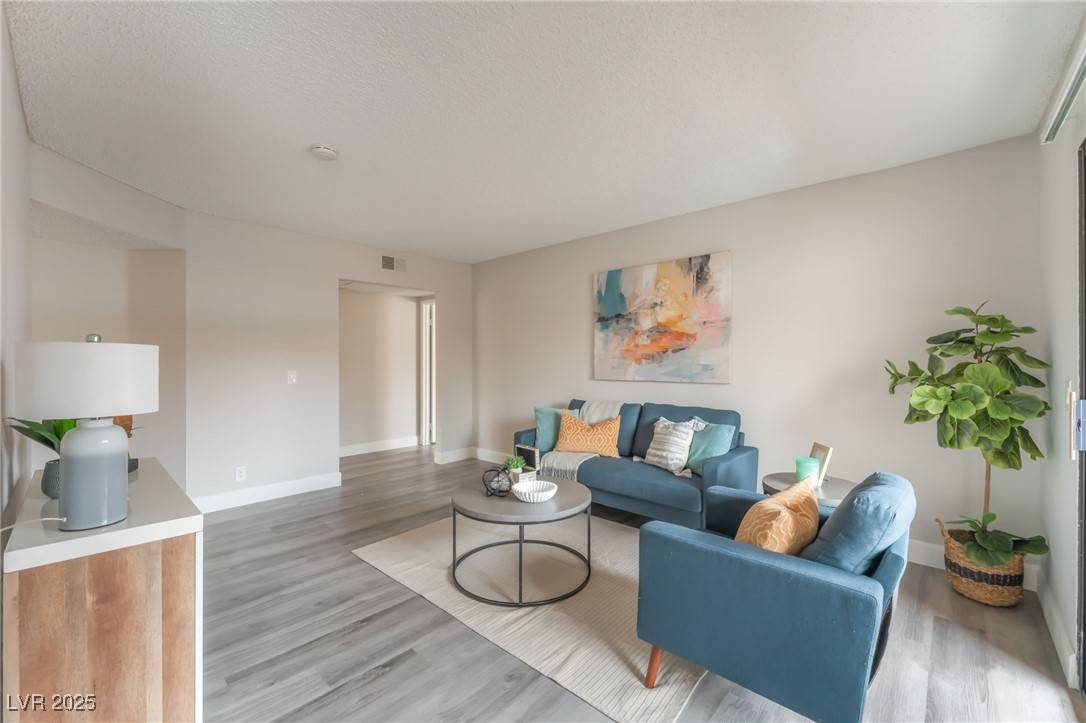 Las Vegas, NV 89128,3151 Soaring Gulls DR #2180