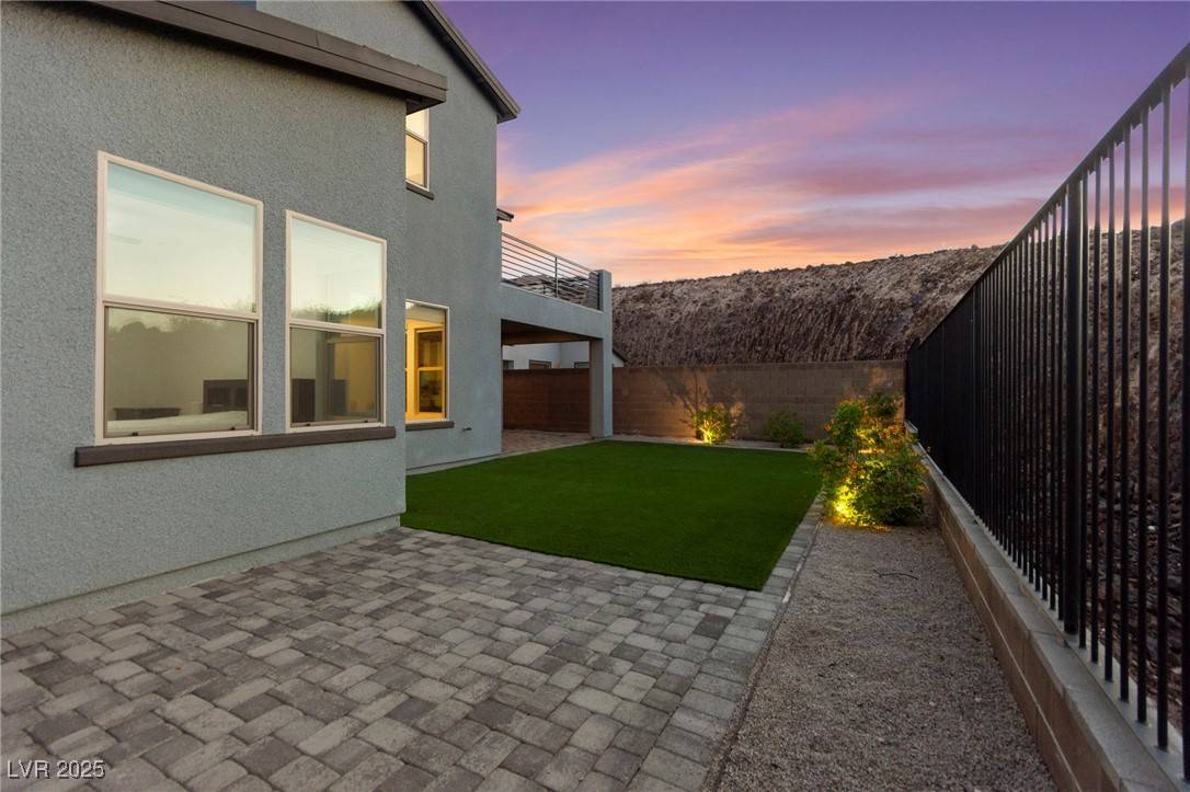 Henderson, NV 89052,2004 Peaceful Mesa CT