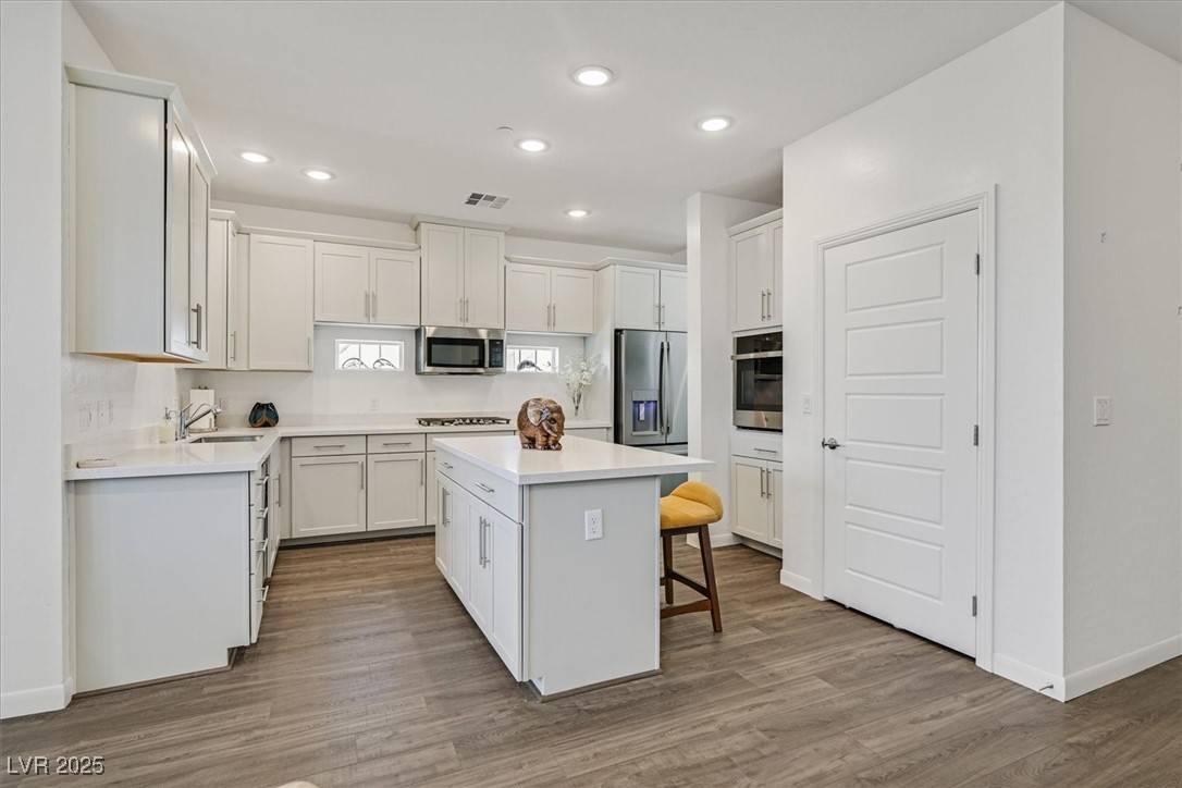 Henderson, NV 89052,2555 Hampton RD #4306