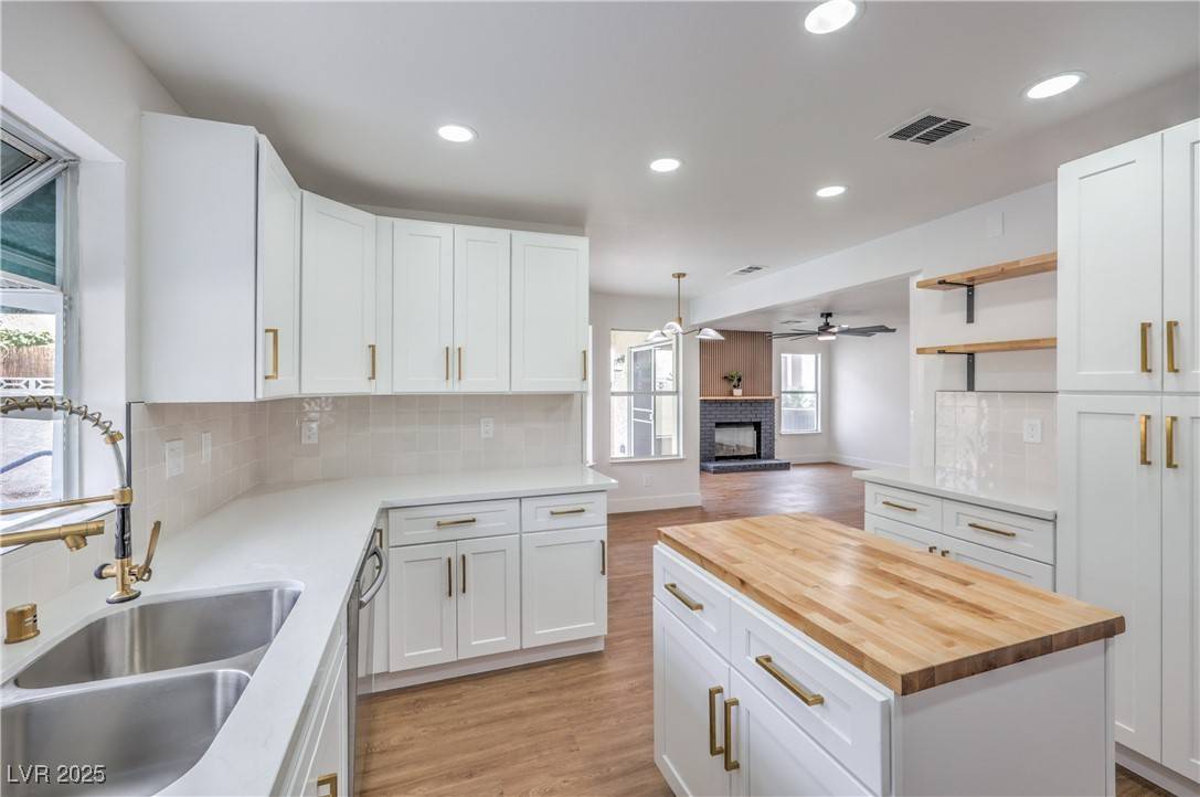 Henderson, NV 89074,2107 Fountain Springs DR